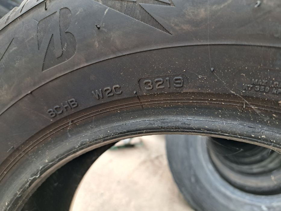 Anvelope de iarna 215-65r16 Bridgestone