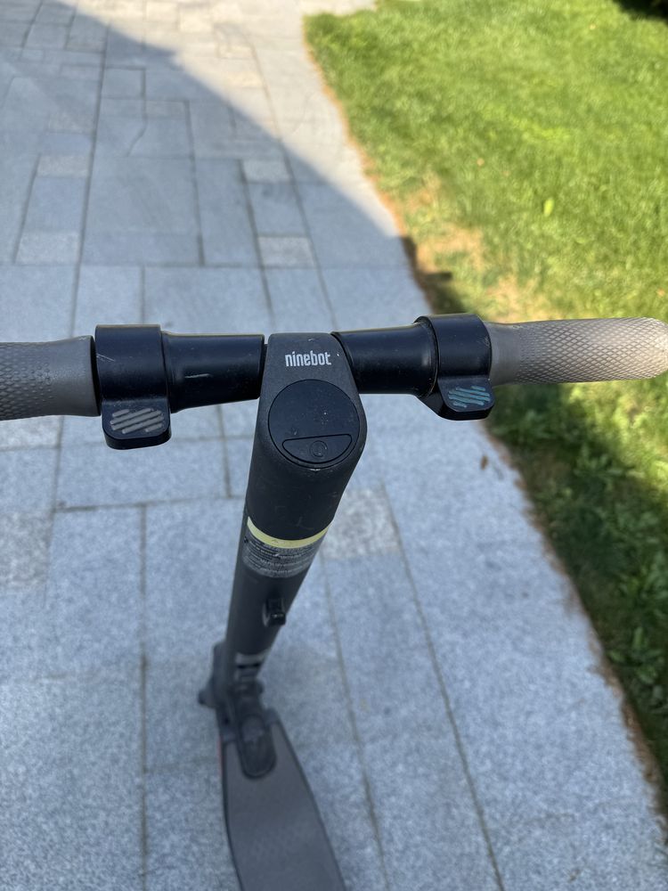 Продается самокат Ninebot by Segway ES1