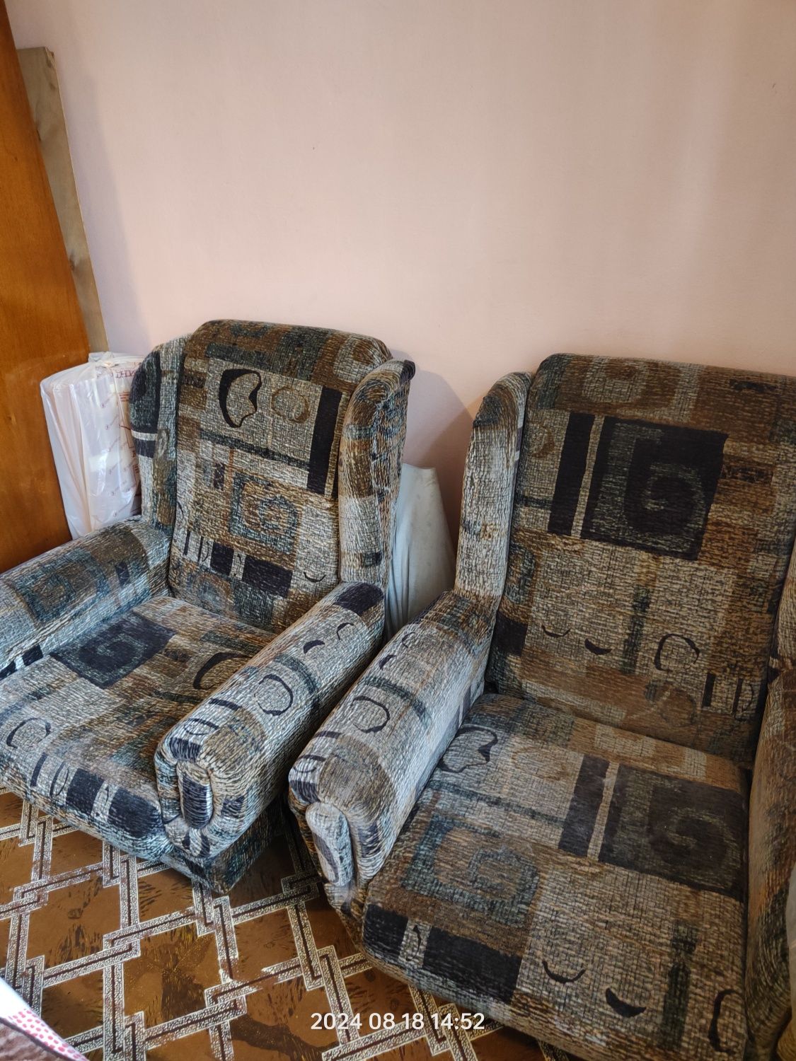 Продам старый диван и кресла