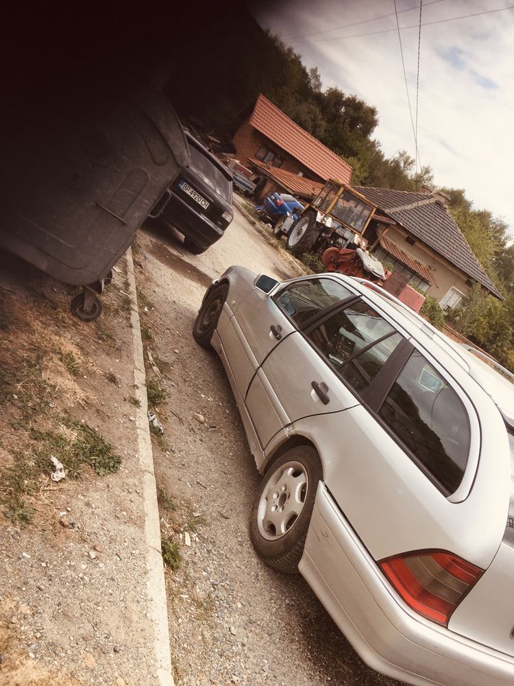 Продавам Мерцедес с220 2.2cdi