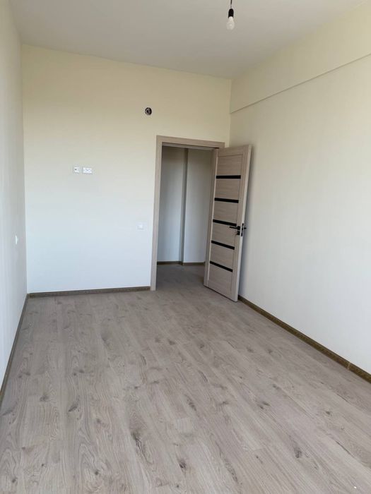 sergile moshina bozor mostini yonida Turon avtosalon yonida