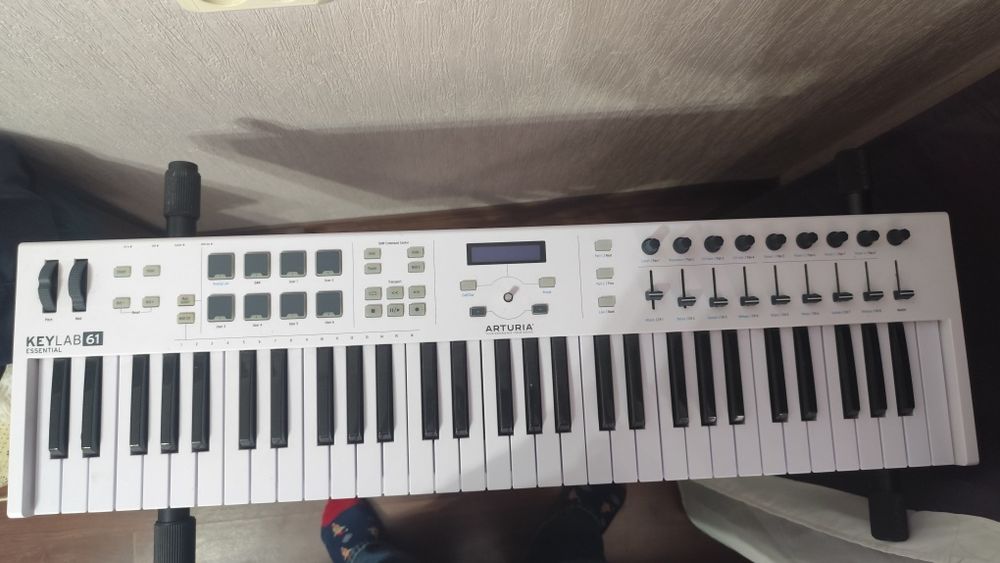 MIDI-клавиатура Arturia KeyLab Essential 61