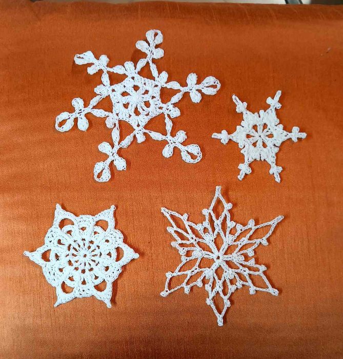 Нежни атрактивни снежинки -ръчна изработка