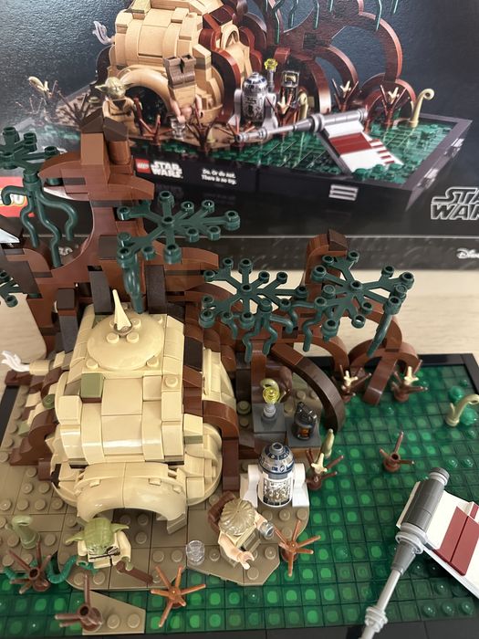 LEGO STAR WARS Dagobah Jedi Training diorama 75330