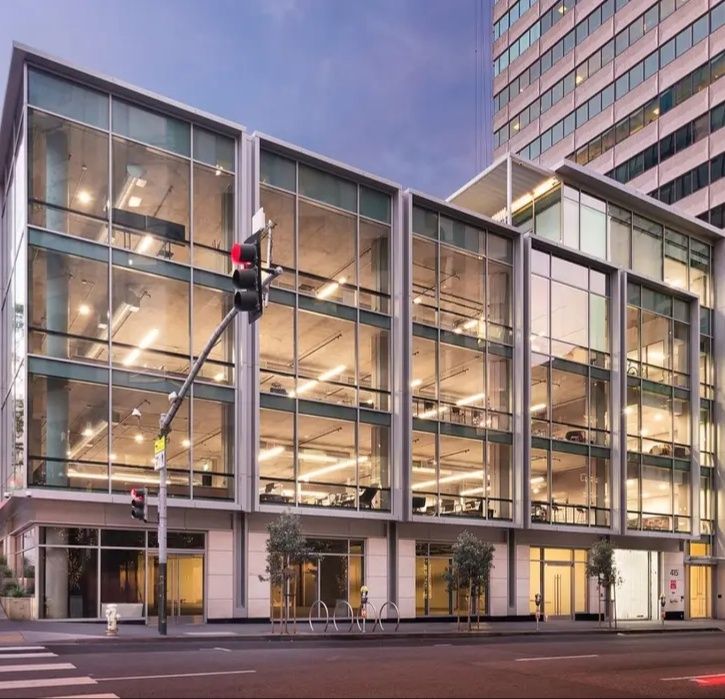 Продаётся Здание в центре города