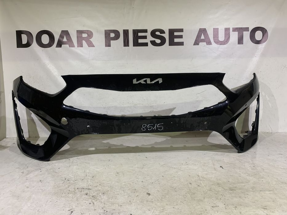 Bara fata Kia Ceed, X-Ceed, 2021, 2022, 2023, 2024, cod origine OE 86511-J7CA0, cu gauri pentru senzori de parcare. Fisurata usor dreapta jos.