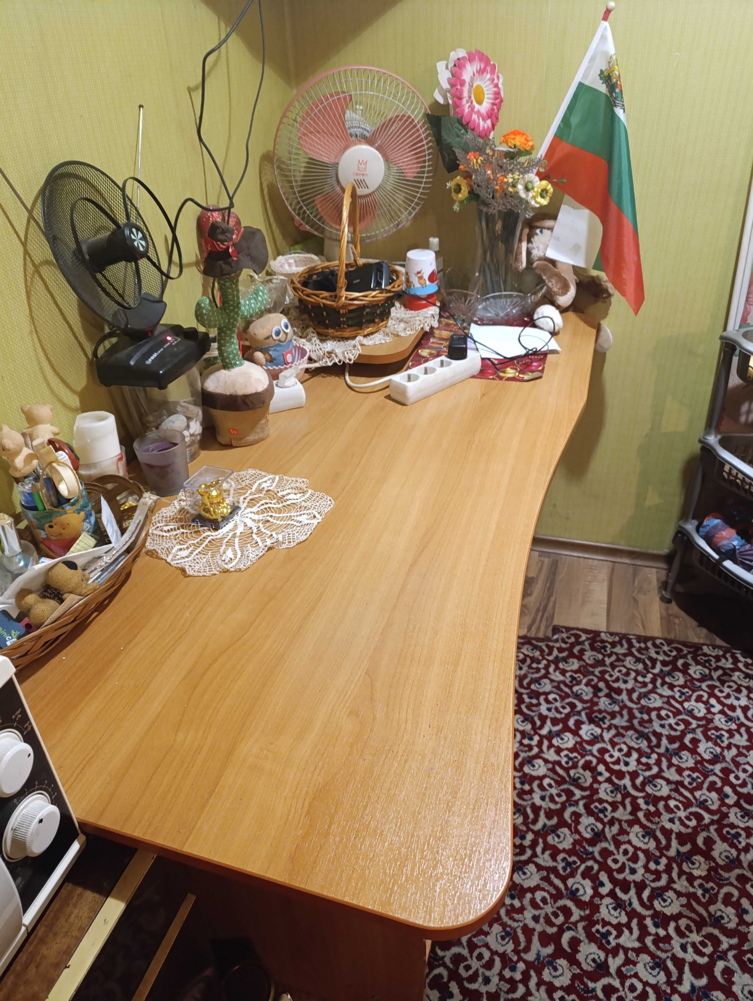 Ученическо бюро с рафт