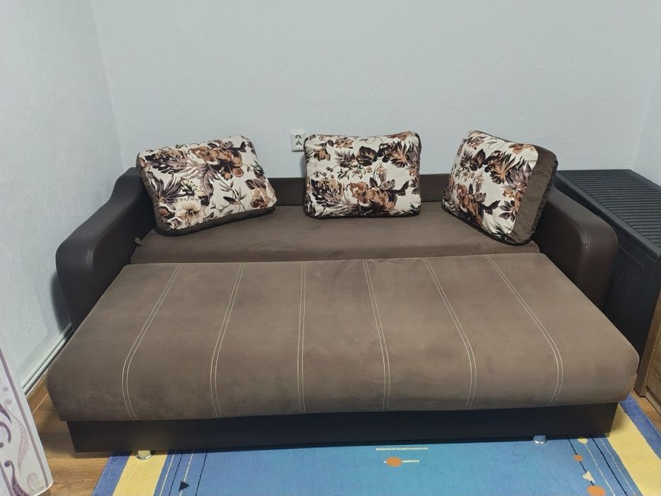 Vând canapea extensibila