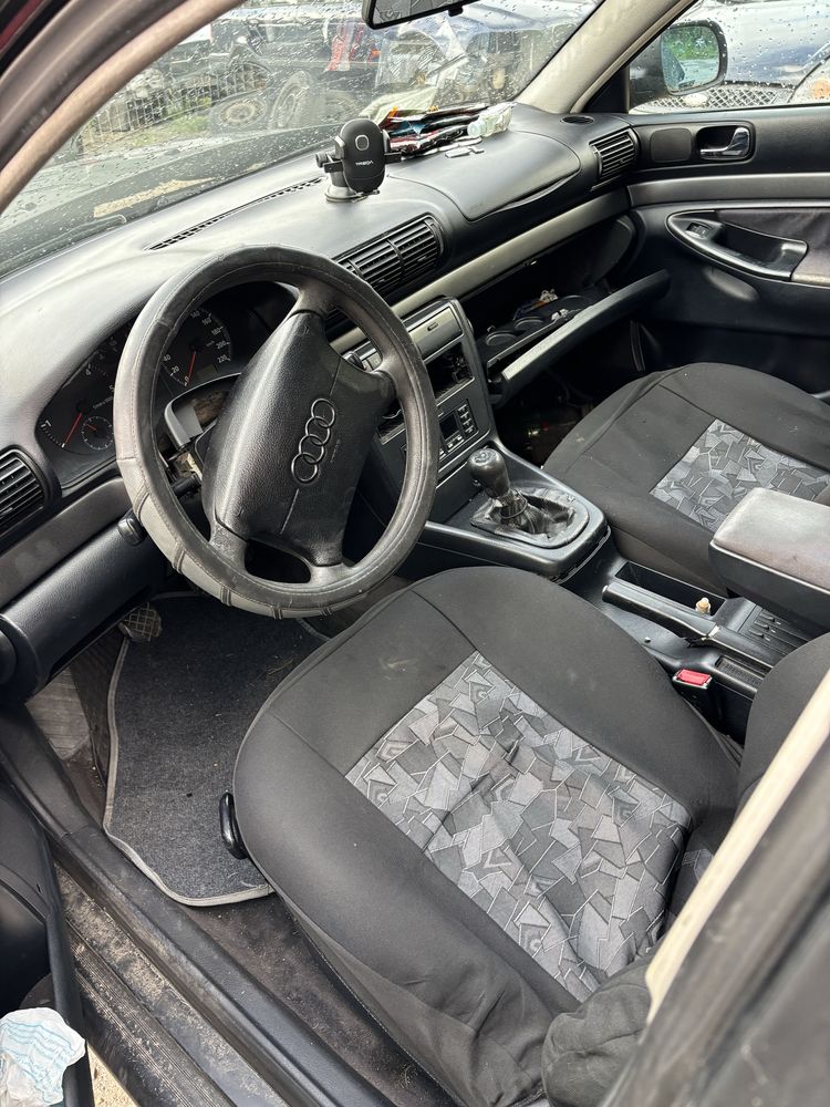 Ауди А4 Б5 1.9 110к.с за части. Отличен двигател.