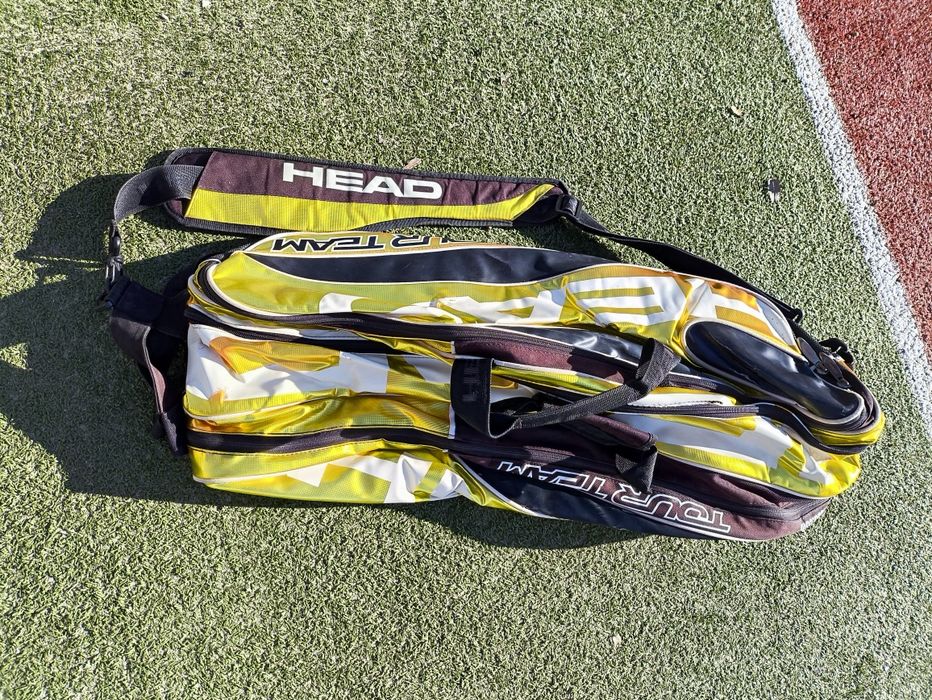 Продавам запазени сакове за тенис на корт.