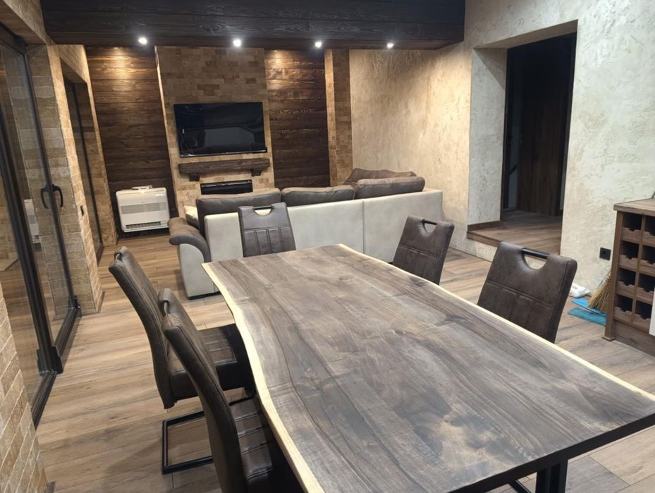 Маси и плотове от масив и епокс