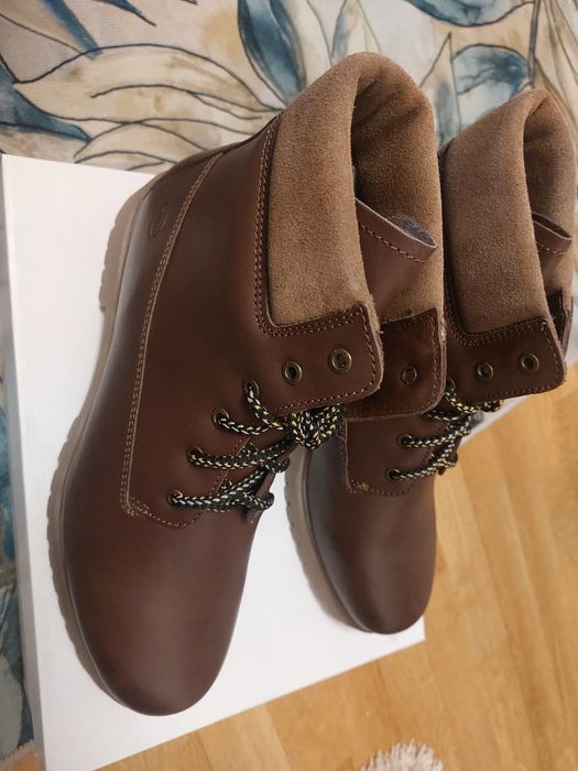 Bocanci din piele naturala