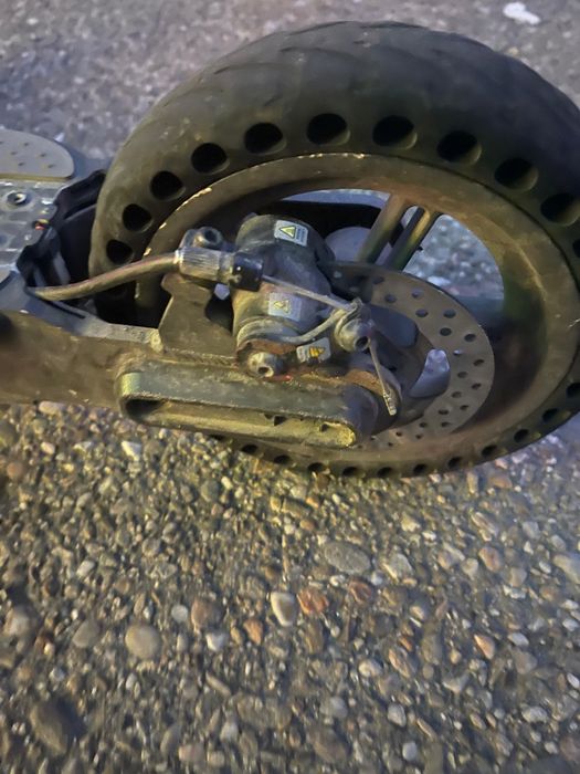 Vând trotinetă electrică Xiaomi foarte urgent descriere!!