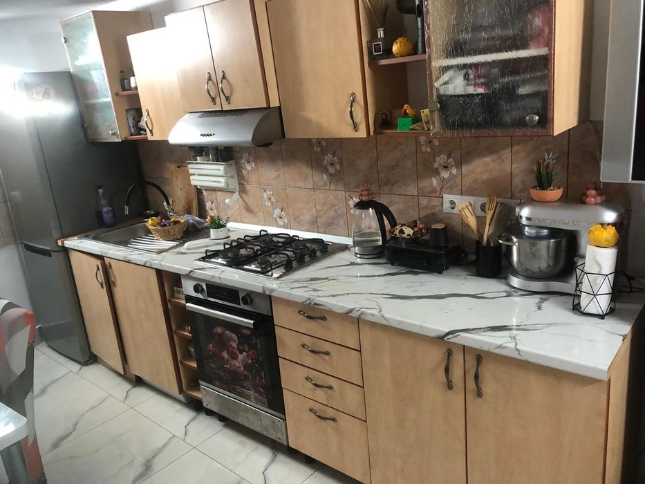 Vând mobila de bucatarie