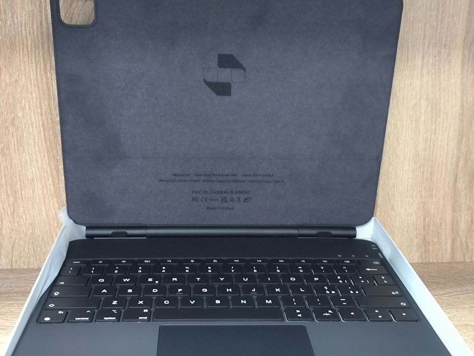 Husă cu tastatură Nuflaz pentru iPad, Cod 95351