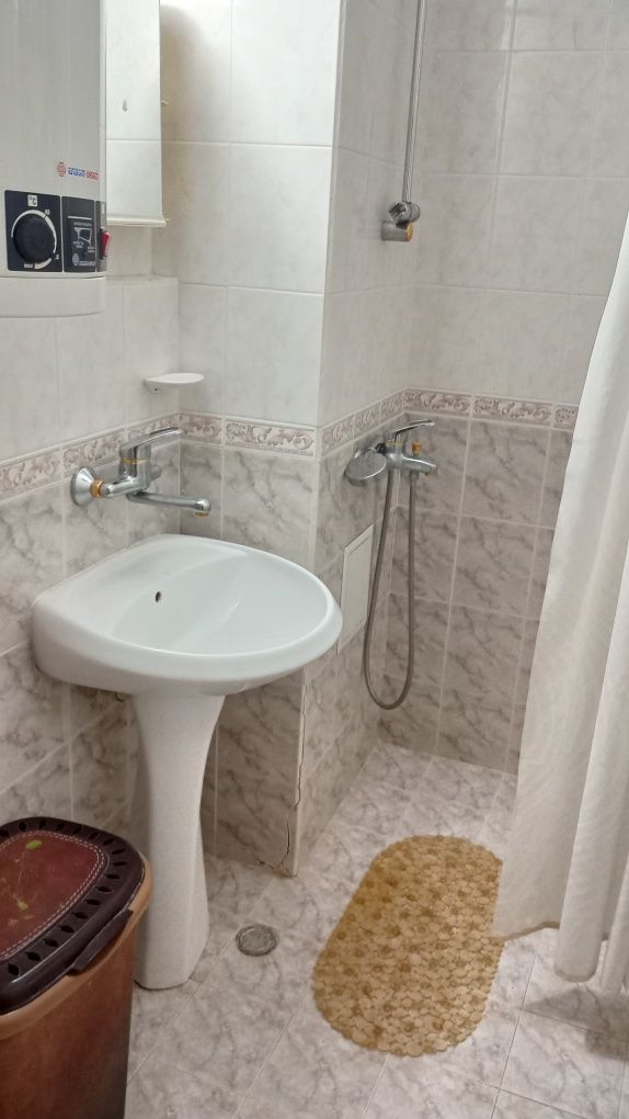 Дава се под наем Тристаен апартамент в Русе, Дружба 3 - 80 кв.м за 97000 € - Снимка #6