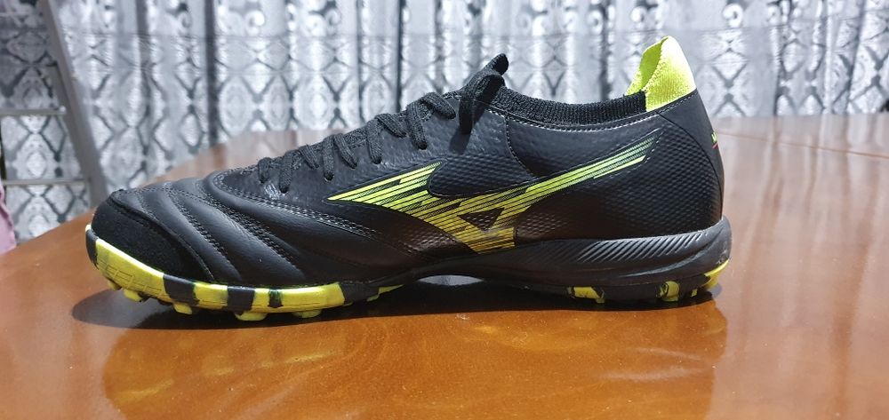 Sarakanojka, Mizuno morelia neo M8