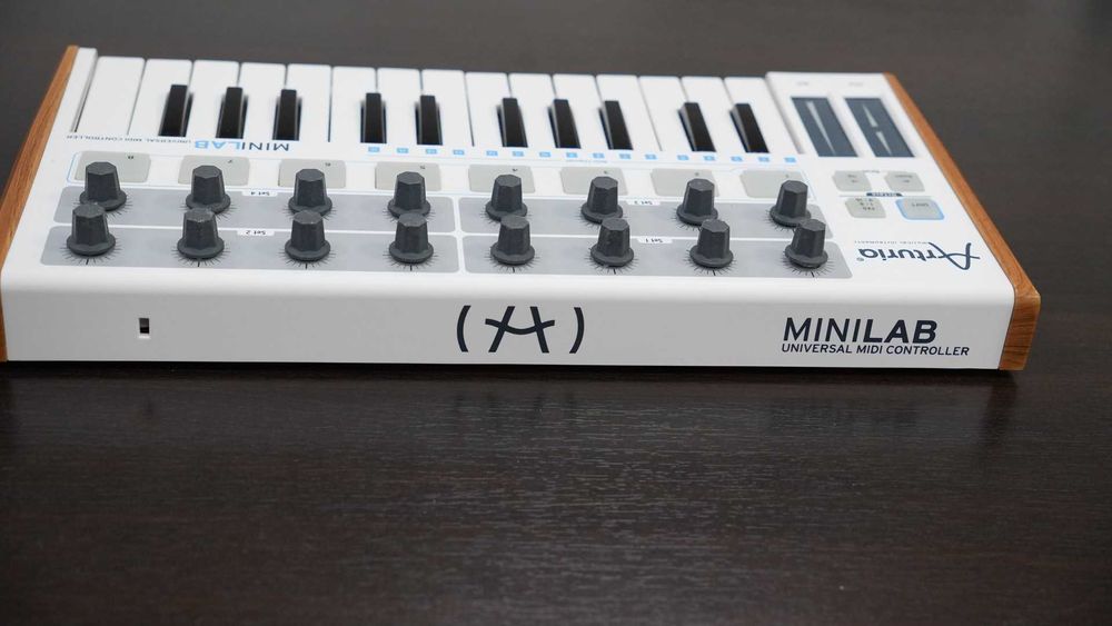 Arturia MiniLab – Claviatură MIDI compactă