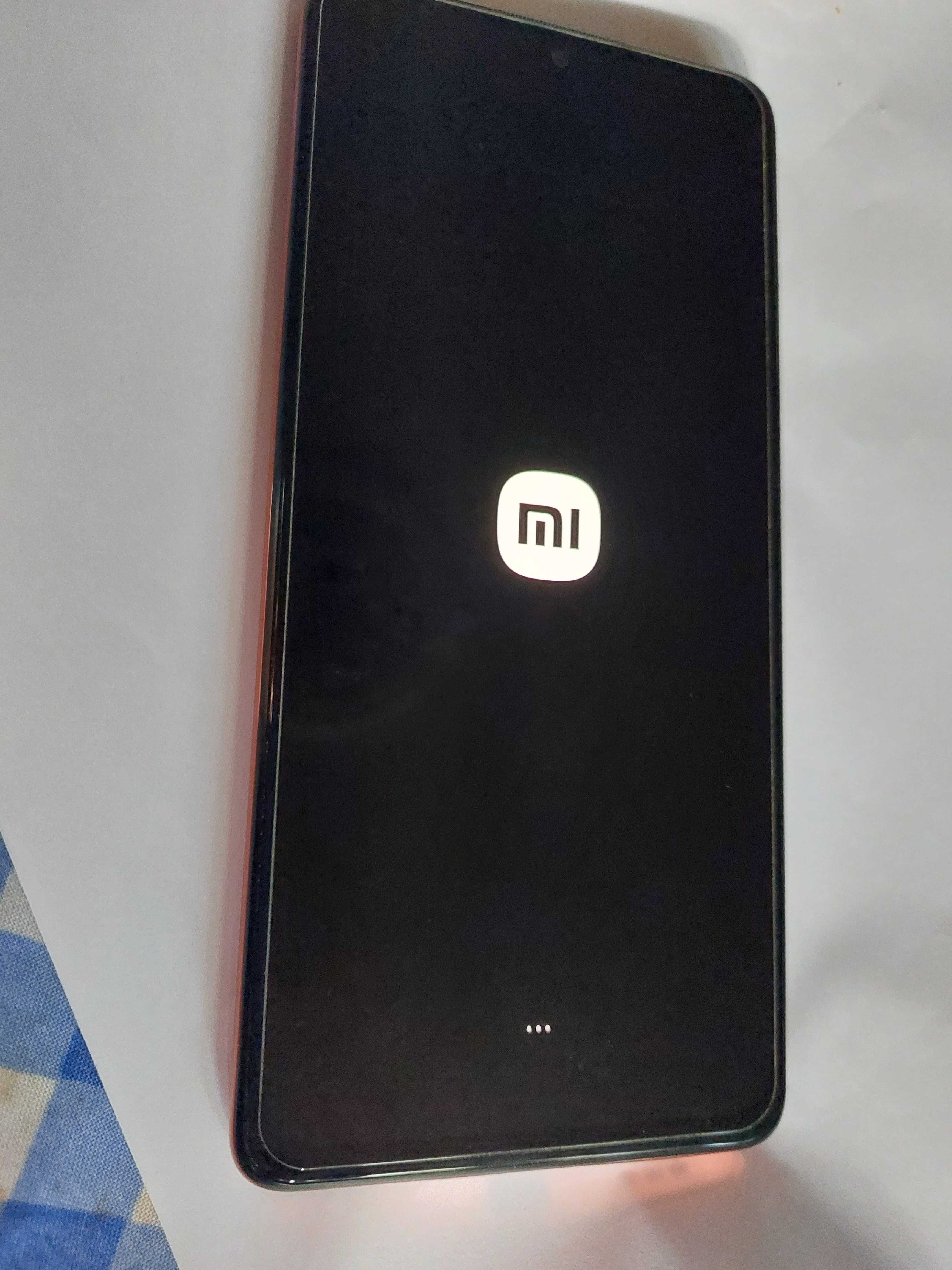 Продавам Xiaomi redmi note 10 pro 128gb gold