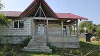 Casa la rosu, langa padure,  sat Nisipoasa comuna Plopu
