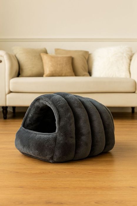 Мягкие лежаки домики удобные.