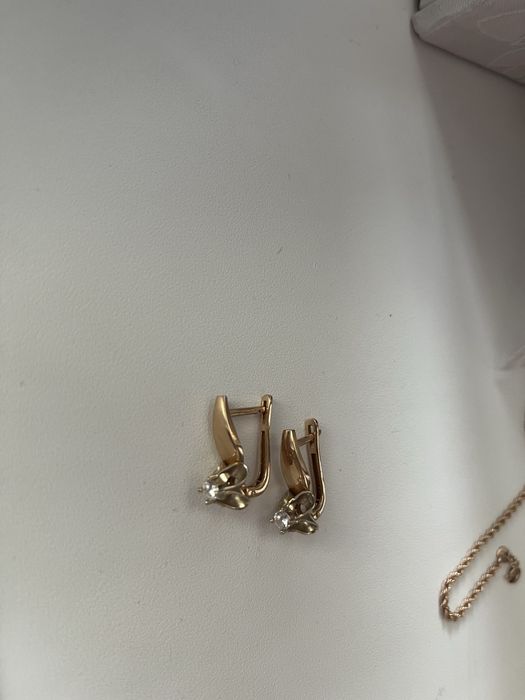 Продам Серьги золотые