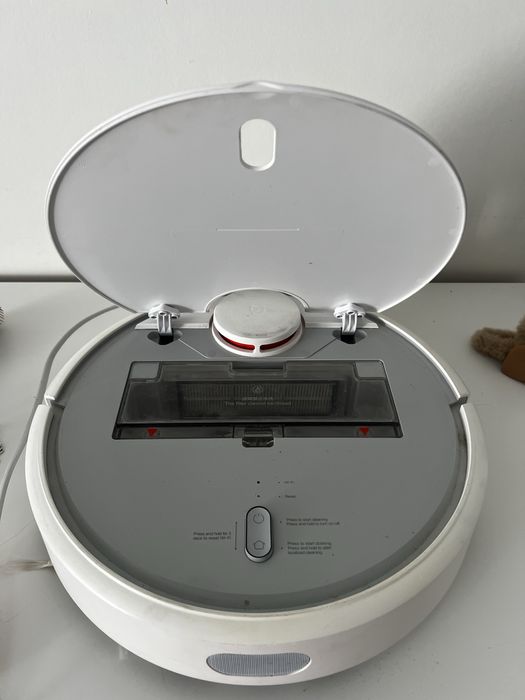 Продам Xiaomi mi robot vacuum