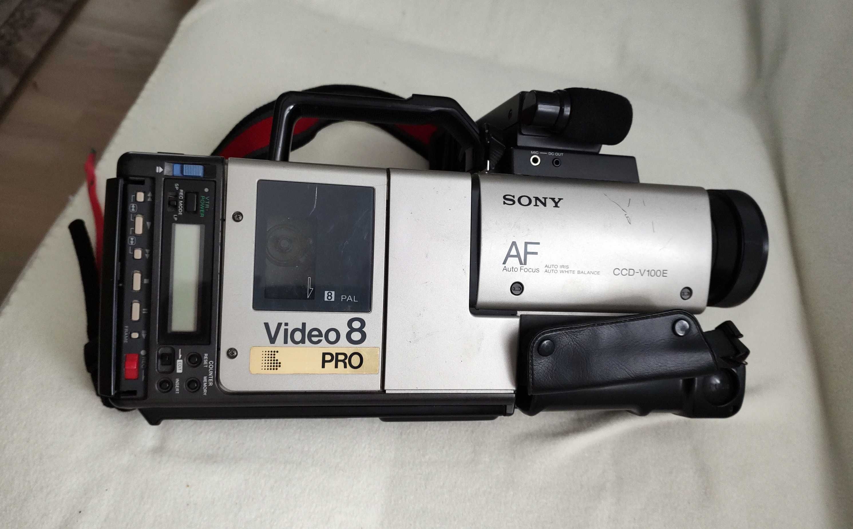 Camera video Sony CCD-V100E Video 8 Pro - colectie - vintage anii 80