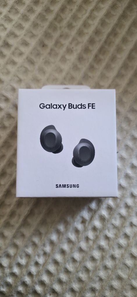 Продавам слушалки Samsung Buds FE