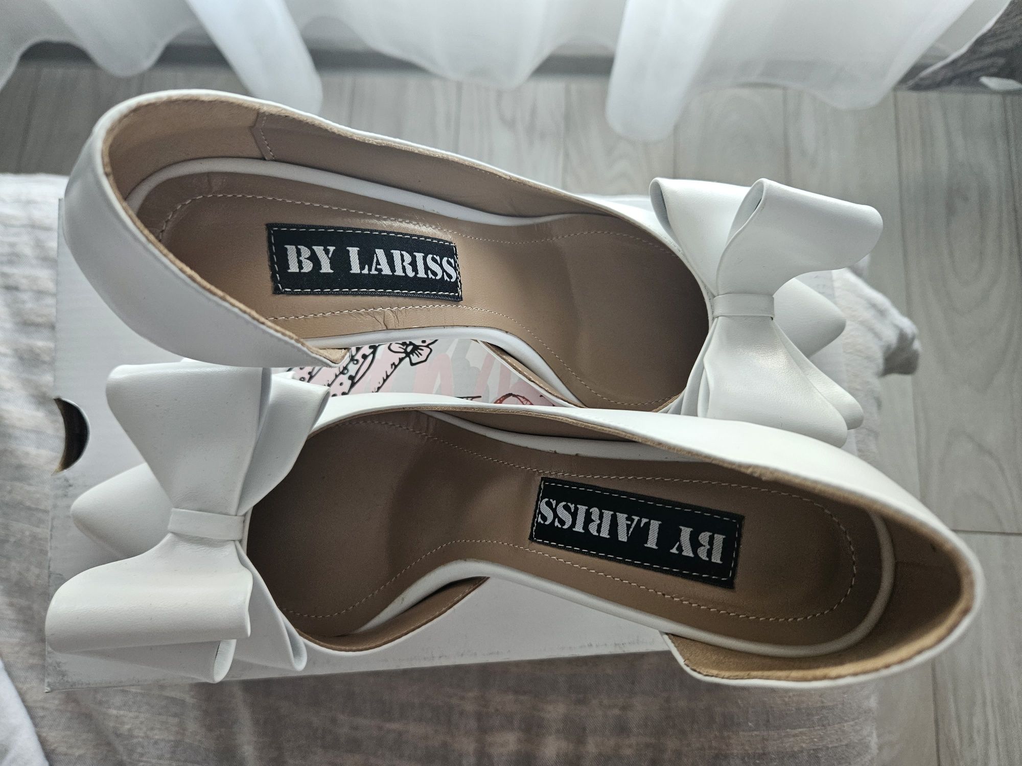 Pantofi dama eleganți albi
