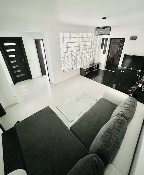 Proprietar vand apartment 3 camere mobilat/utilat loc parcare Turnisor