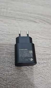 Бързо зареждащо зарядно 25W