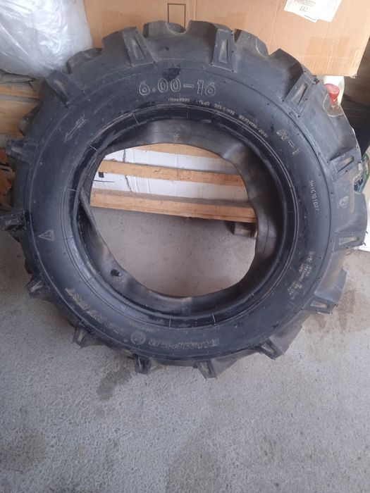 Резина новая с дисками на мини трактор