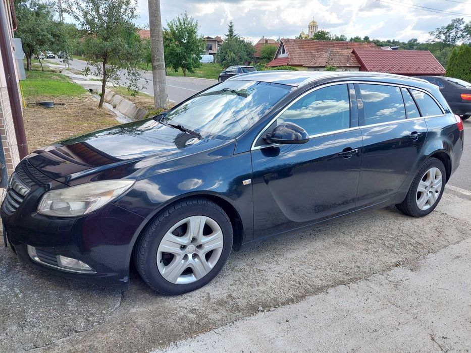 Vând Opel Insignia 2.0 CDTI Sports Tourer 2012