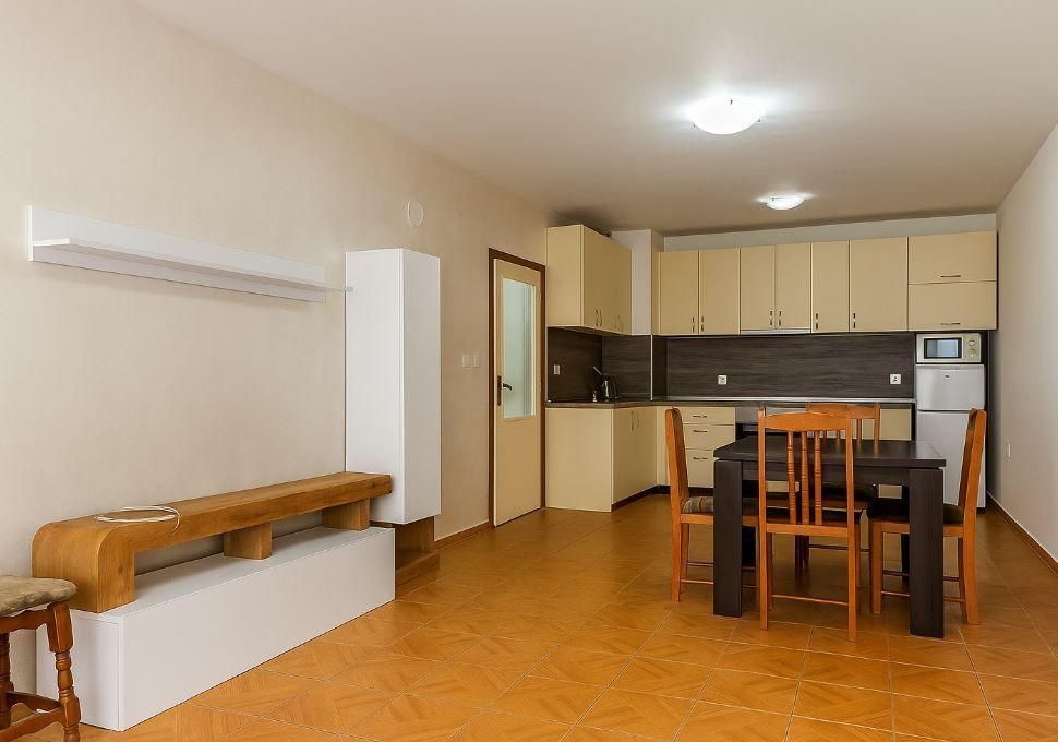 Дава се под наем Двустаен апартамент в Варна, Лятно кино Тракия - 68 кв.м за 325 € - Снимка #1