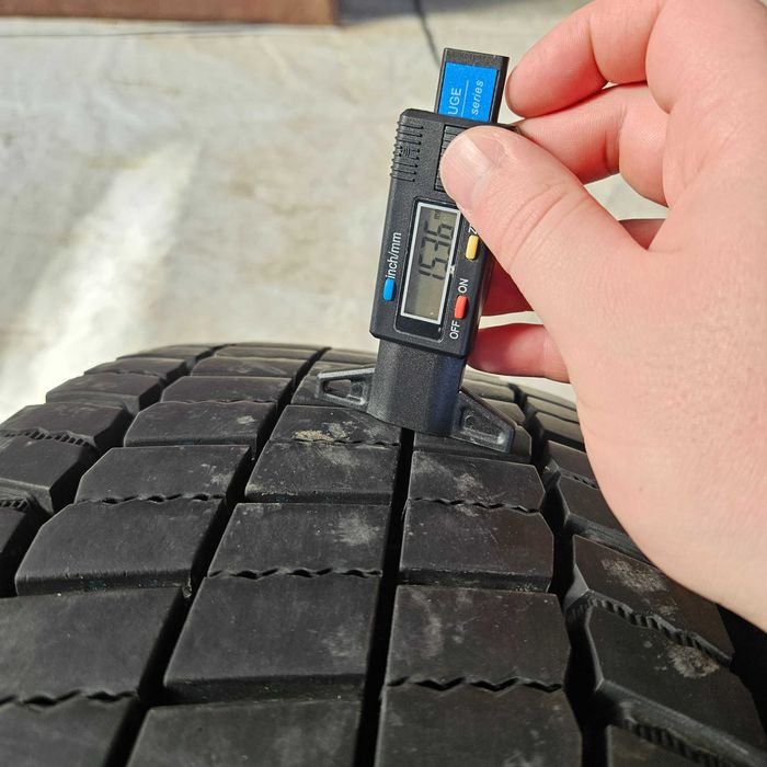 2 товарни гуми 215/75R17.5 Continental Hybrid LD3 126/124M M+S 12PR