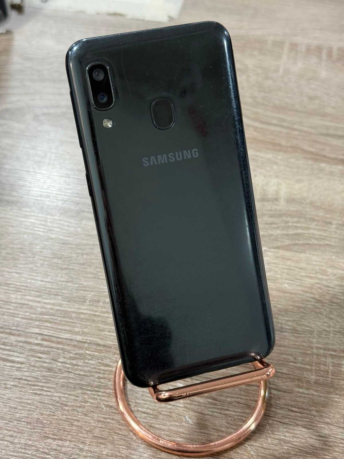 Продавам Samsung A20e