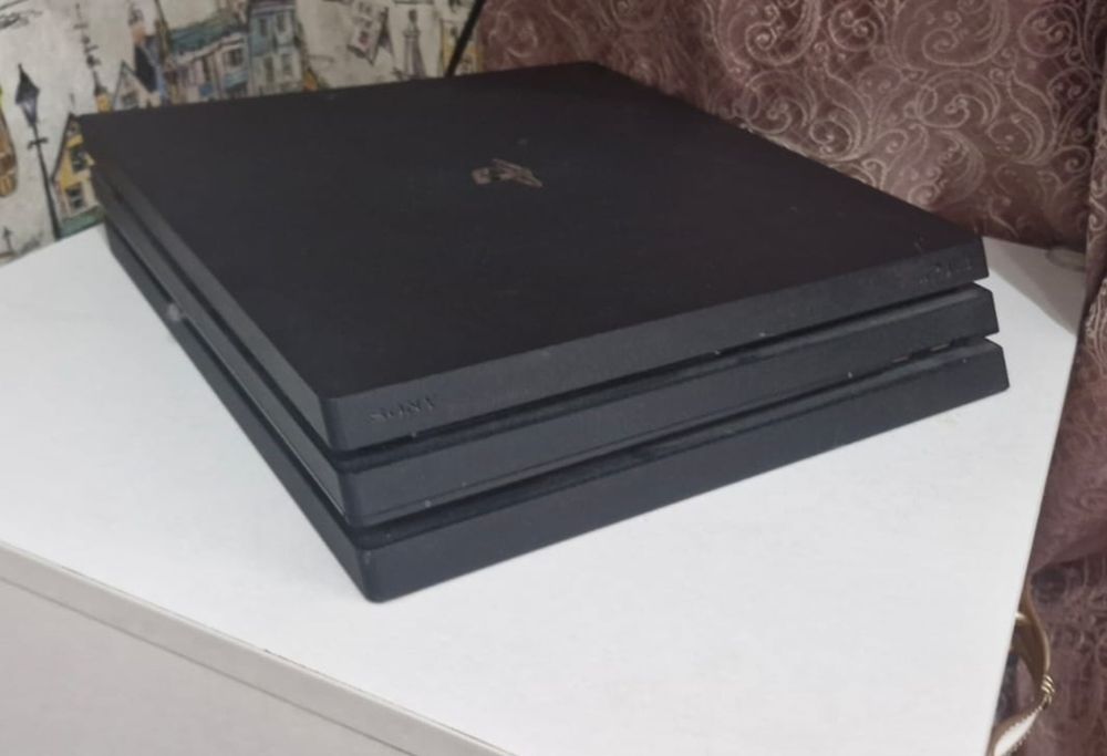 Sony PS 4 pro 125000₸ с дисками 15 шт 150000₸. СРОЧНО!!!