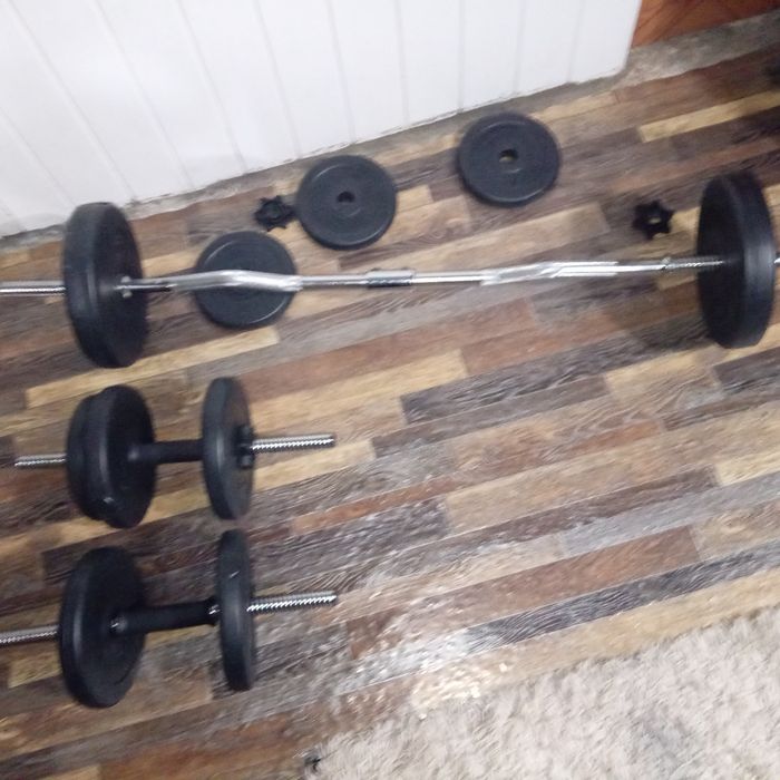 Продавам щанга и две дъмбели купуван от ozone чисто нов