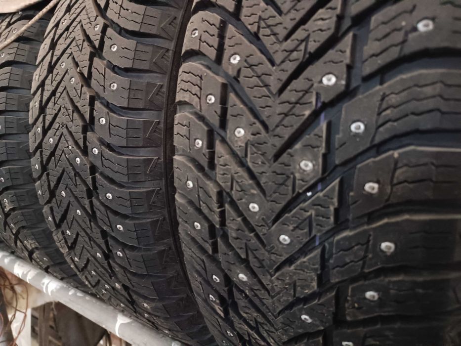 Шины шипованные Nokian Hakkapeliitta 10  215/65 R16