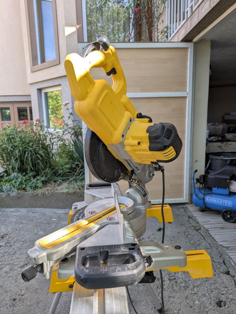 Circular DeWalt dws773