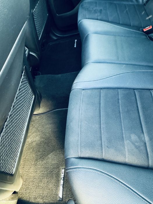 Mercedes Benz GLE 300D-AMG interior