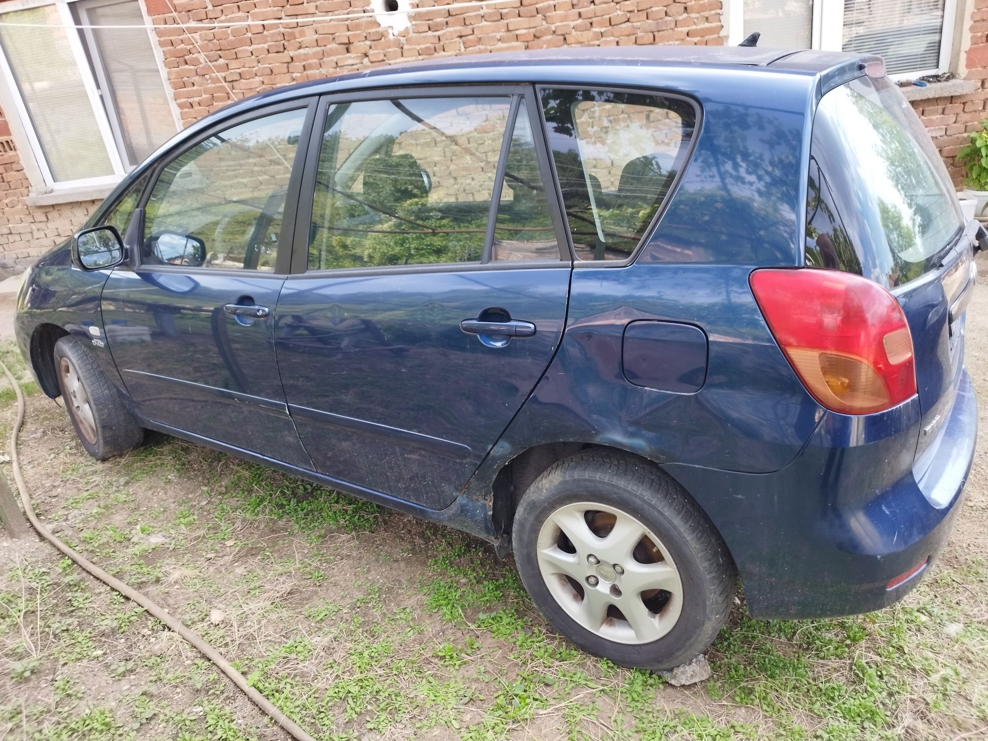 Toyota Corolla Verso 2.0 D4D (2004г.) на части