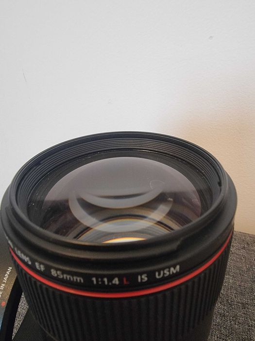 Obiectiv Canon EF 85mm F1.4 L IS USM  + adaptor RF-EF
