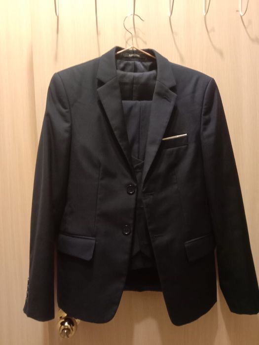 Продам костюма на мальчика