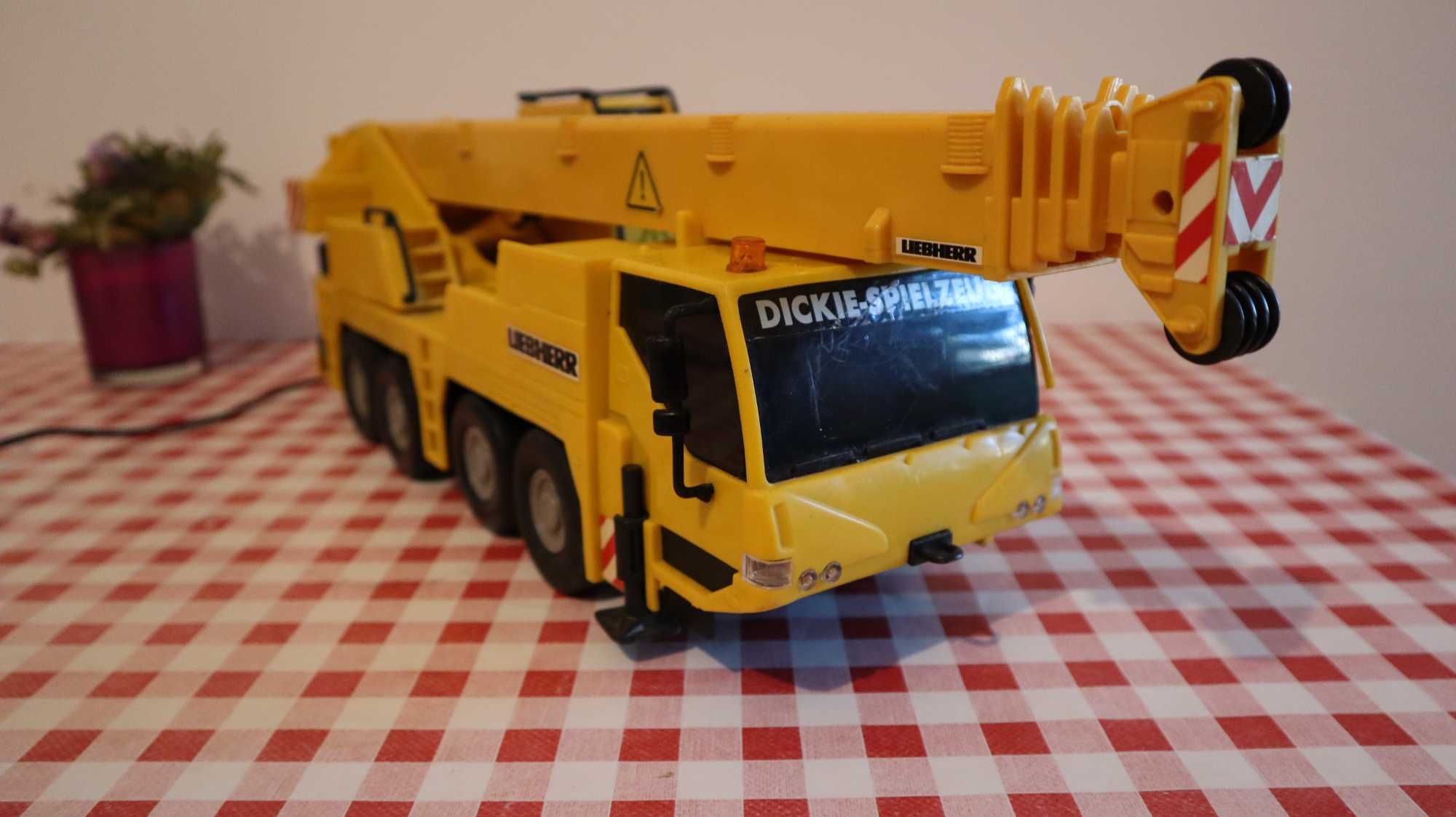 Камион кран с дистанционно Liebherr