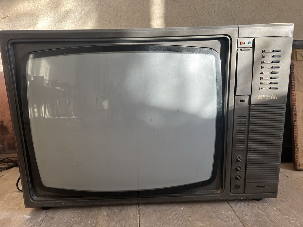 Televizore vechi diferite dimensiuni