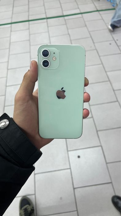 Айфон 12 в отличном состояний