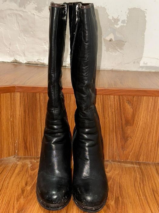 Кожаные сапоги на каблуке