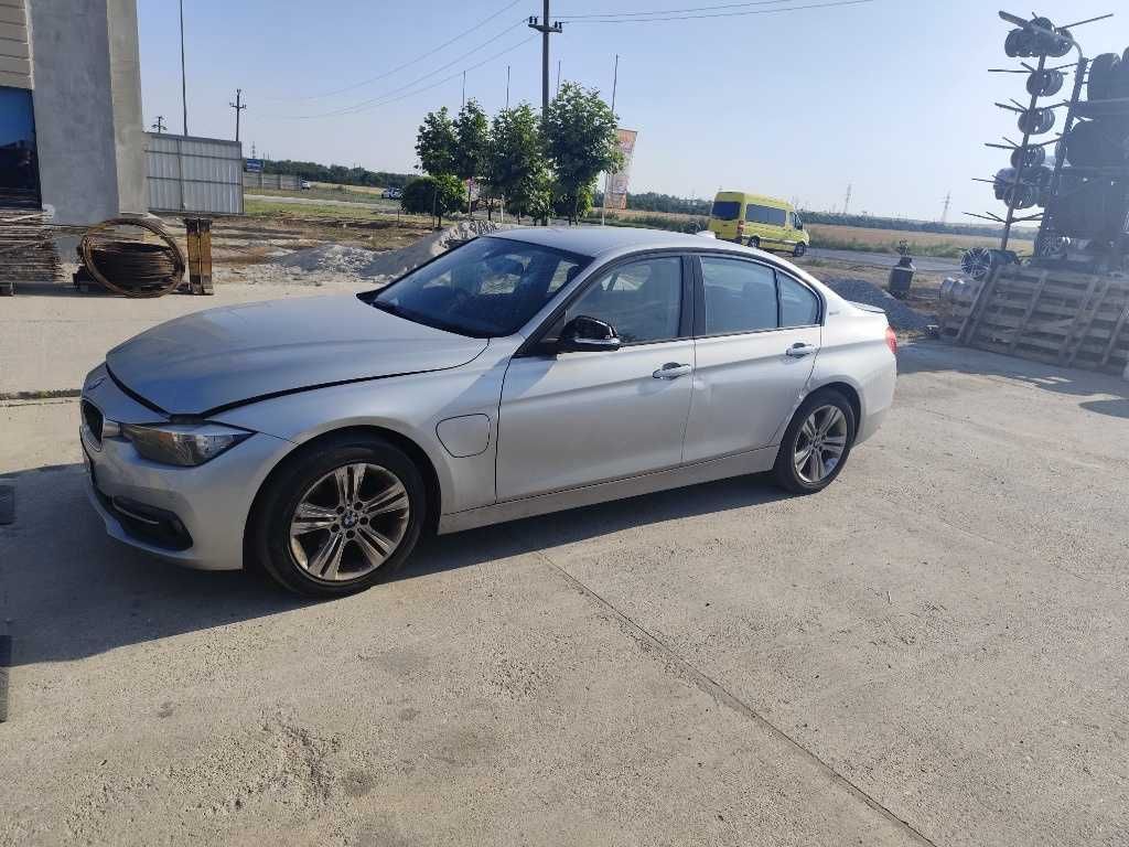 Dezmembram BMW F30 330e benzina/hybrid 2.0 An 2017
Cod motor B48B20A